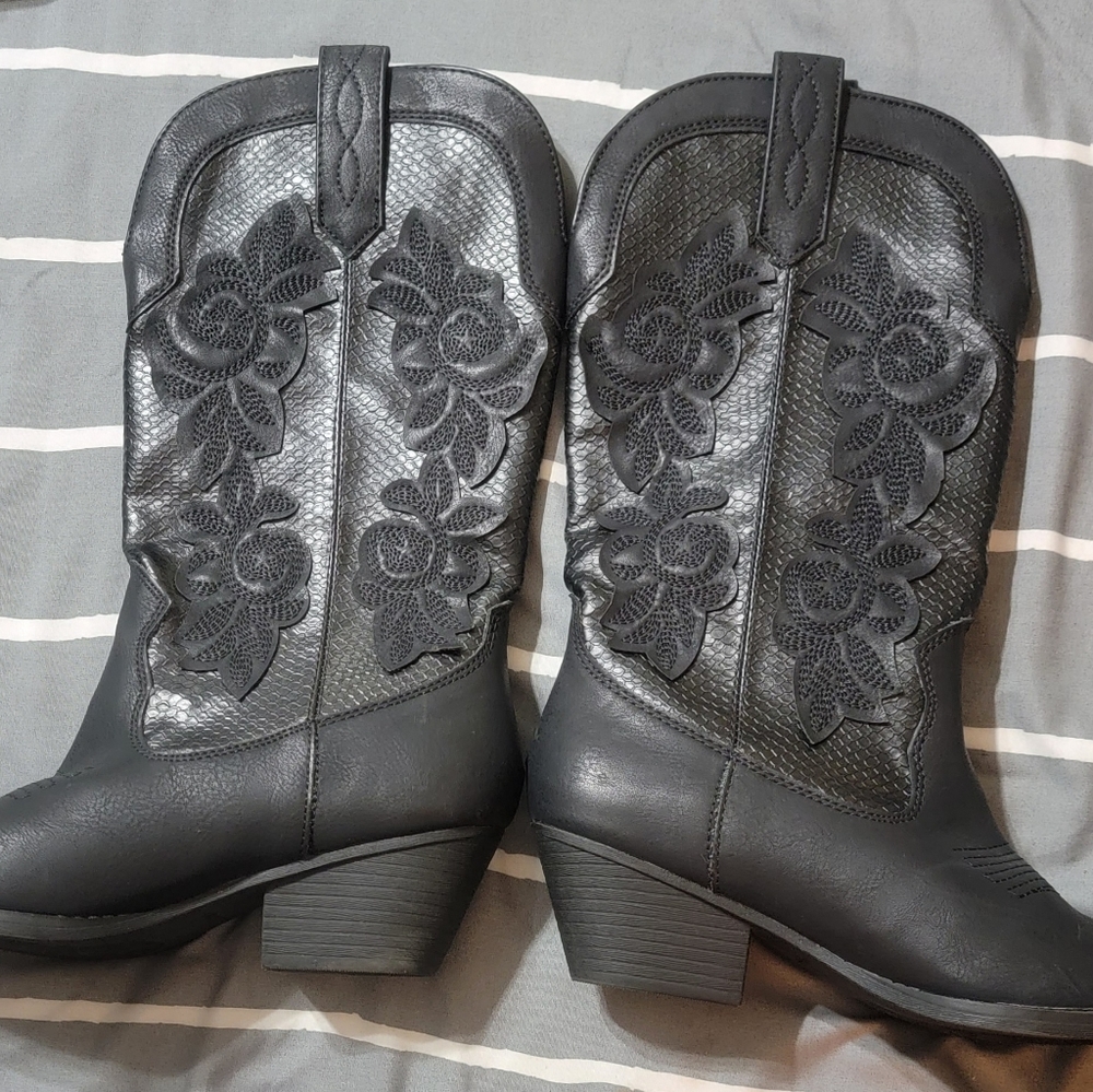 Women's cowgirl boots